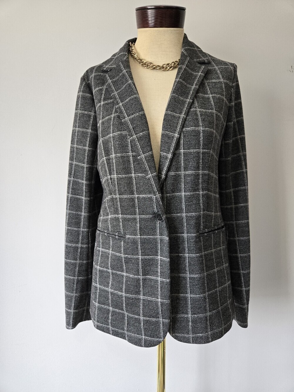 Banana Republic Charcoal Gray Windowpane Relaxed Fit Blazer. Size